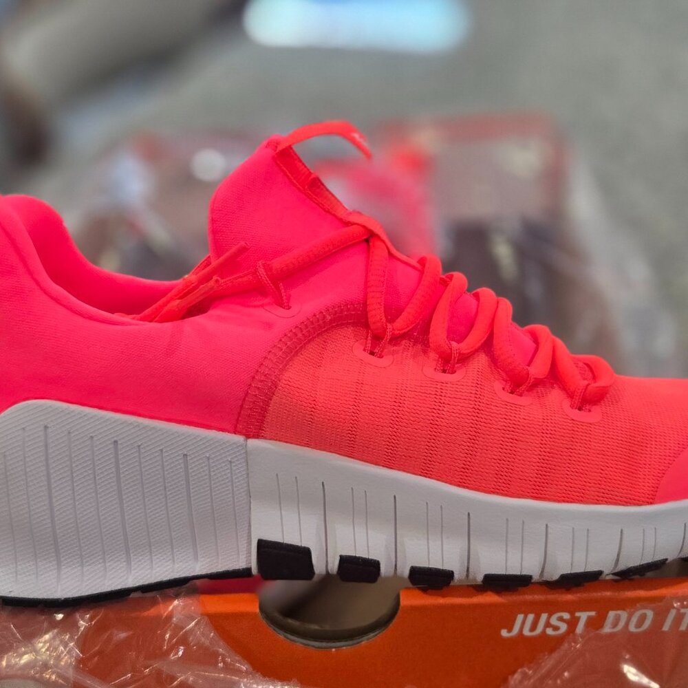 NIKE FREE METCON 6 HOT PUNCH Size 8.5 W